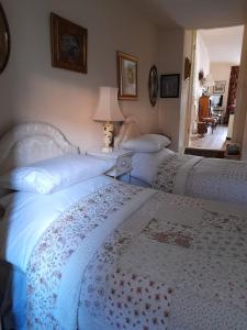 two beds sitting next to each other in a bedroom at The Apartment of Antiquity in Kirkby Stephen