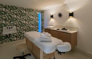 a therapy room with a table and a mirror at The Colony Palms Hotel and Bungalows - Adults Only in Palm Springs