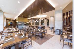 Restoran või mõni muu söögikoht majutusasutuses Radisson Collection Hotel Bamako