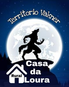 un cartel con un caballo delante de la luna llena en Casa da Loura - Costa da Morte, en Dumbría