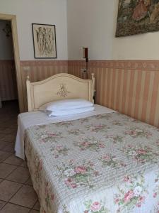 A bed or beds in a room at D'Elite Room & Breakfast