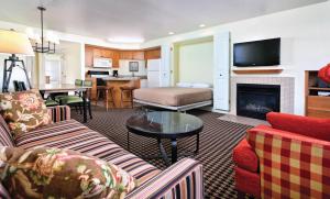 a living room with a couch and a fireplace at WorldMark Angels Camp in Angels Camp