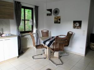 a kitchen with a table and chairs in a room at Reiterhof Finkenmühle Fewo Gipsy in Weißenstadt