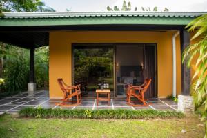 Κήπος έξω από το Arenal Manoa Resort & Hot Springs