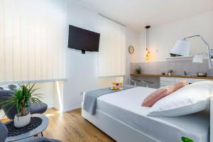 Posteľ alebo postele v izbe v ubytovaní Rijeka Apartments TERRA I & II