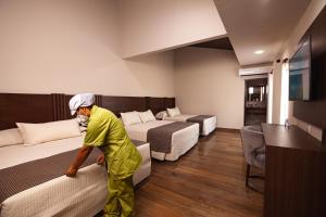 TV a/nebo společenská místnost v ubytování Hotel Sirari By Regina