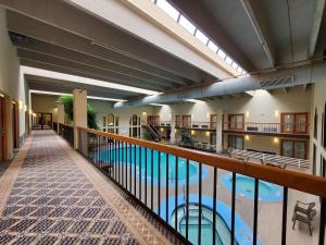 Πισίνα στο ή κοντά στο Ramkota Hotel Pierre