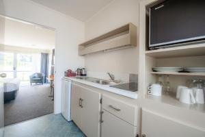 Köök või kööginurk majutusasutuses Lake Dunstan Motel
