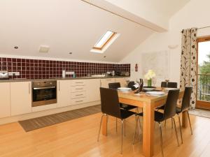 Η κουζίνα ή μικρή κουζίνα στο Cholwell Barn Apartment