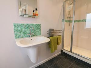 Ένα μπάνιο στο Cholwell Barn Apartment +19 φωτογραφίες