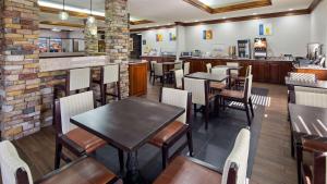 Restaurace v ubytování Best Western Inn & Suites + 5 fotografií