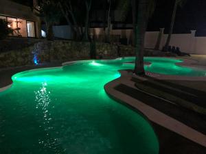 Basen w obiekcie Huge Golf and Spa Mansion 8 min from Puerto Banus lub w pobliżu
