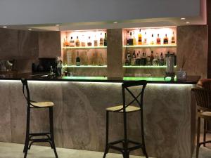 Hol lub bar w obiekcie Huge Golf and Spa Mansion 8 min from Puerto Banus