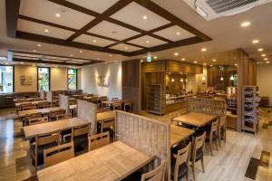 Restaurace v ubytování Hotel Route-Inn Mihara Ekimae