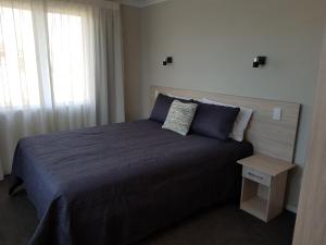 Postel nebo postele na pokoji v ubytování Carramar Motor Inn