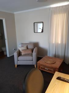 Posezení v ubytování Carramar Motor Inn