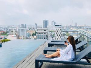 Rõdu või terrass majutusasutuses Everland Hotel