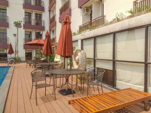 Πισίνα στο ή κοντά στο Cozy Studio with Bunk Bed at Dave Apartment near UI By Travelio