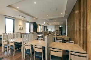ห้องอาหารหรือที่รับประทานอาหารของ Hotel Route-Inn Shimizu Inter