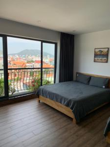Postel nebo postele na pokoji v ubytování Nếp Apartment Hotel + 37 fotografií