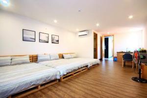 Postel nebo postele na pokoji v ubytování Nếp Apartment Hotel