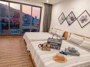 Postel nebo postele na pokoji v ubytování Nếp Apartment Hotel