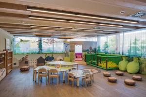 Χώρος καθιστικού στο Falkensteiner Family Hotel Sonnenalpe