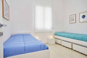 Posteľ alebo postele v izbe v ubytovaní VILLA DARDA con piscina e 3 camere da letto