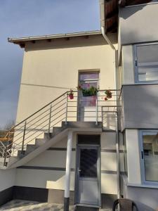 Balkón nebo terasa v ubytování Apartmani Lotus Vrdnik