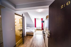 Postel nebo postele na pokoji v ubytování Hotel 4