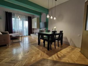 a living room with a dining room table and chairs at Zadar Apartman Kristijan in Zadar