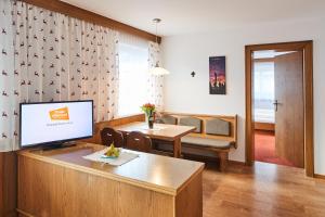 TV a/nebo společenská místnost v ubytování Appartements Sailer