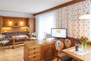 TV a/nebo společenská místnost v ubytování Appartements Sailer