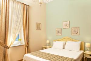 a bedroom with a bed and a window at Egli Hotel in Andros