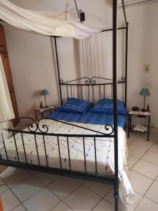 Un pat sau paturi într-o cameră la Villa Teranga