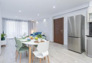 Kuchyňa alebo kuchynka v ubytovaní CENTRAL APARTMENT 2A 50m BEACH