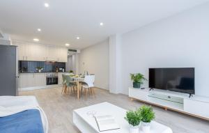 Kuchyňa alebo kuchynka v ubytovaní CENTRAL APARTMENT 2A 50m BEACH