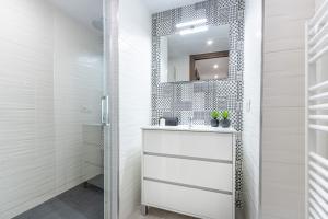 Kúpeľňa v ubytovaní CENTRAL APARTMENT 2A 50m BEACH