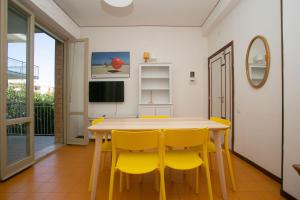 Μια τηλεόραση ή/και κέντρο ψυχαγωγίας στο M027 - Marcelli, trilocale con terrazzo a 150 metri dal mare