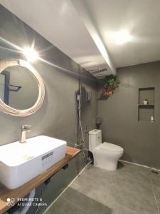 Phòng tắm tại Ben's House Capsule Homestay
