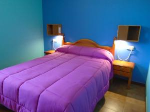 A bed or beds in a room at Apartamentos Rurales El Gobernador