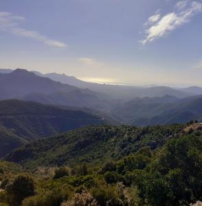 vistas a un valle con montañas a lo lejos en Munduge b&b, en Lotzorai