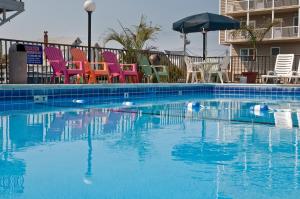 Rideau Oceanfront Motel内部或周边的泳池