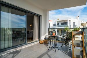 Imagen de la galería de T2 in Alvor with Rooftop Terrace & Pool, en Alvor