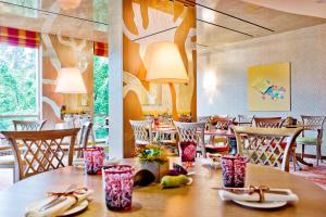 Ein Restaurant oder anderes Speiselokal in der Unterkunft Tschuggen Grand Hotel - The Leading Hotels of the World 