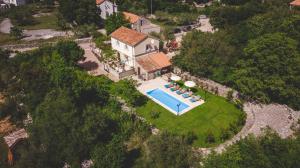 Bazén v ubytování Village Villa „ M „ nebo v jeho okolí
