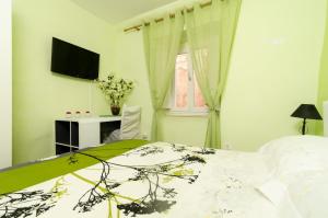 Televízia a/alebo spoločenská miestnosť v ubytovaní Apartment Little Star