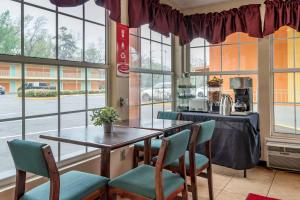 Foto da galeria de Econo Lodge em Tallahassee