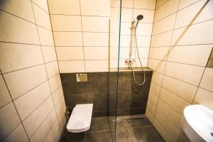 Koupelna v ubytování Hotel 4