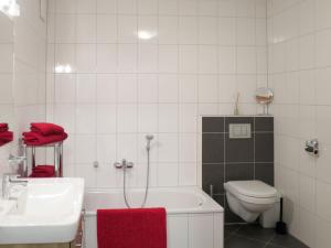een badkamer met een bad, een toilet en een wastafel bij Apartment Marina - MHO622 by Interhome in Schwendau